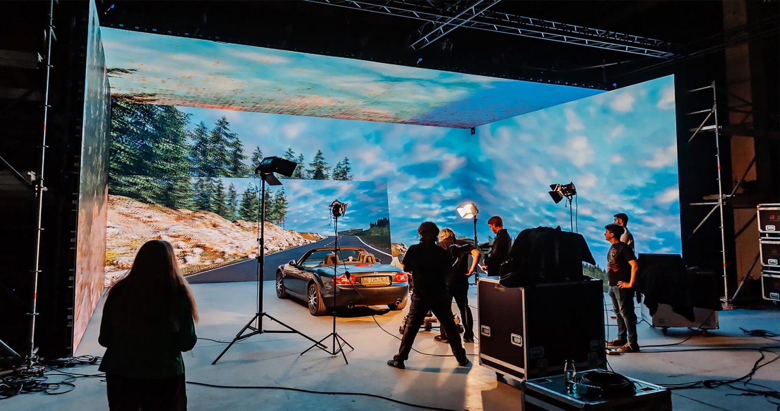 LED Screen Rental Dubai | Indoor & Outdoor LED Display Hire UAE | LED Screens Dubai 33 Event Live Streaming + LED Integration