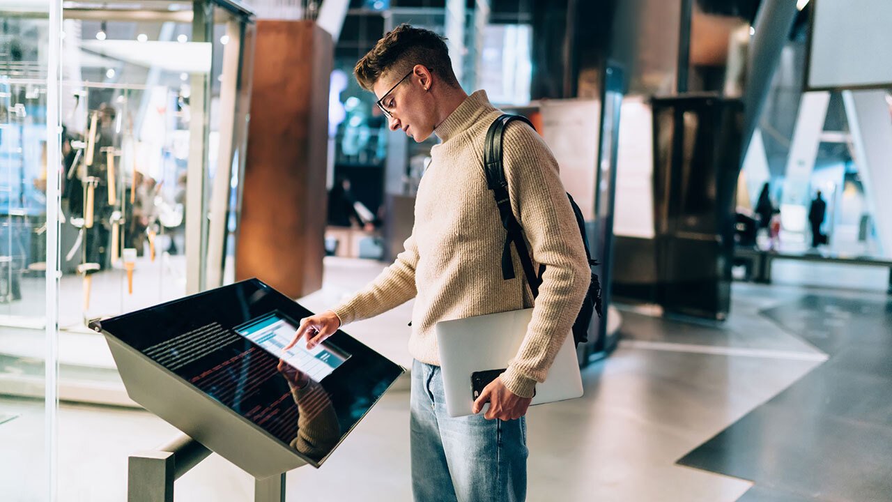 LED Screen Rental Dubai | Indoor & Outdoor LED Display Hire UAE | LED Screens Dubai 35 Wayfinding & Digital Signage Solutions